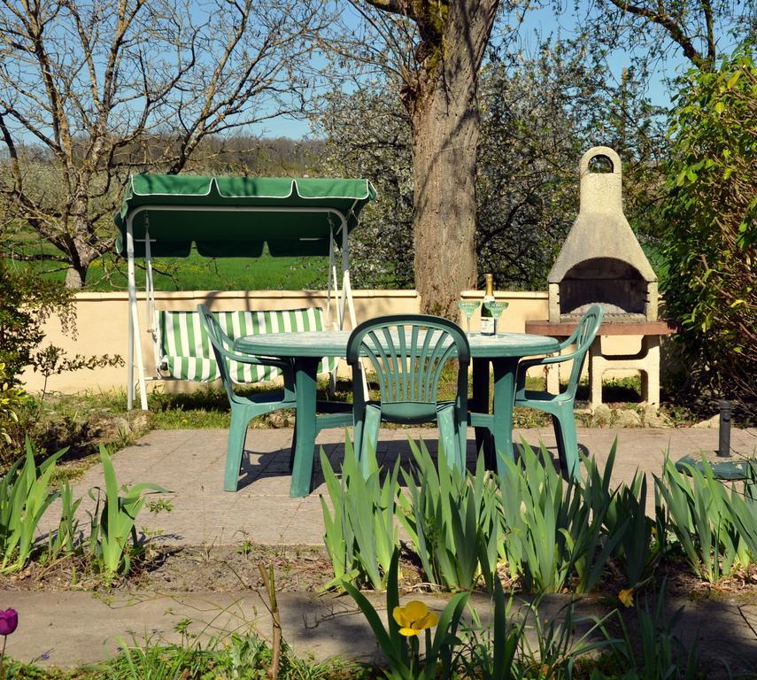 Chez Madeleine Bed and Breakfast Saint-Colomb-de-Lauzun Exteriör bild