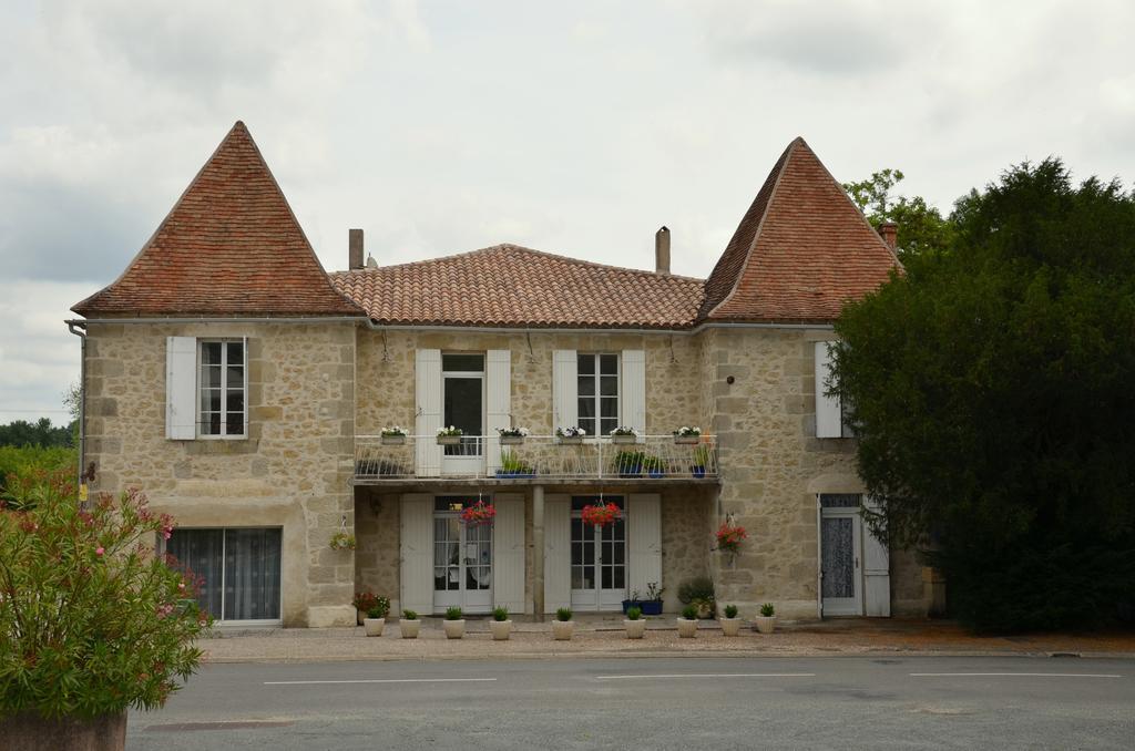 Chez Madeleine Bed and Breakfast Saint-Colomb-de-Lauzun Exteriör bild