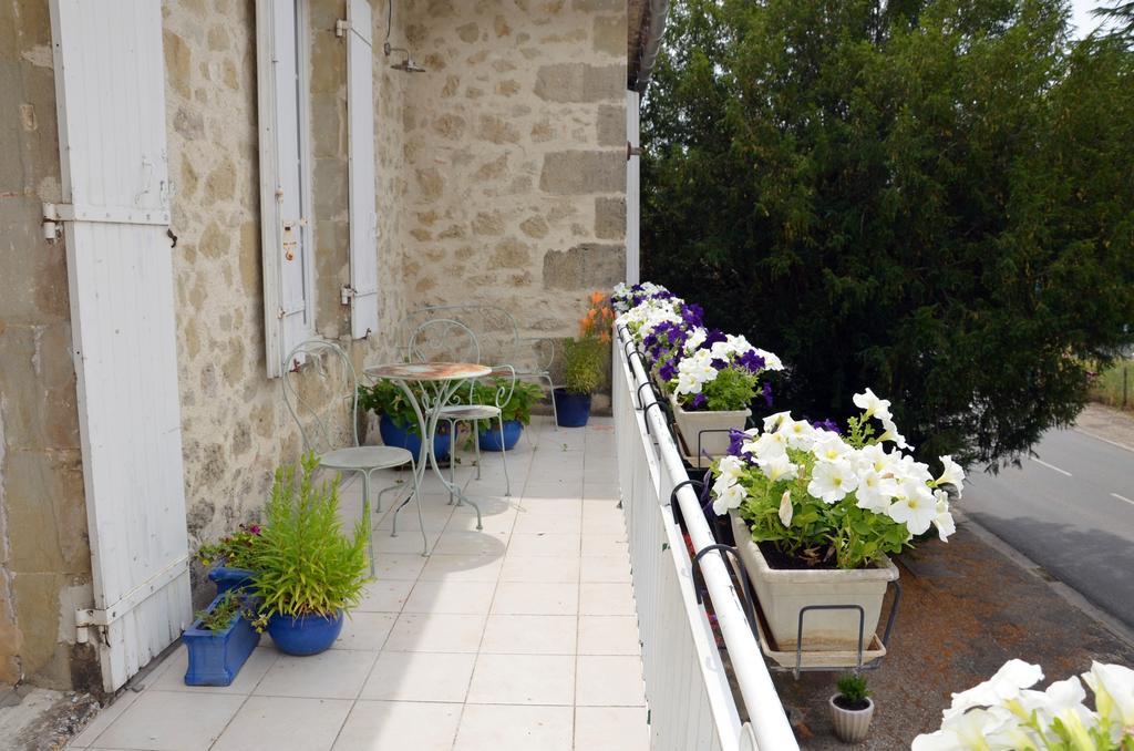 Chez Madeleine Bed and Breakfast Saint-Colomb-de-Lauzun Exteriör bild
