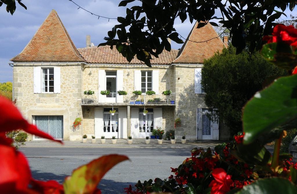 Chez Madeleine Bed and Breakfast Saint-Colomb-de-Lauzun Exteriör bild